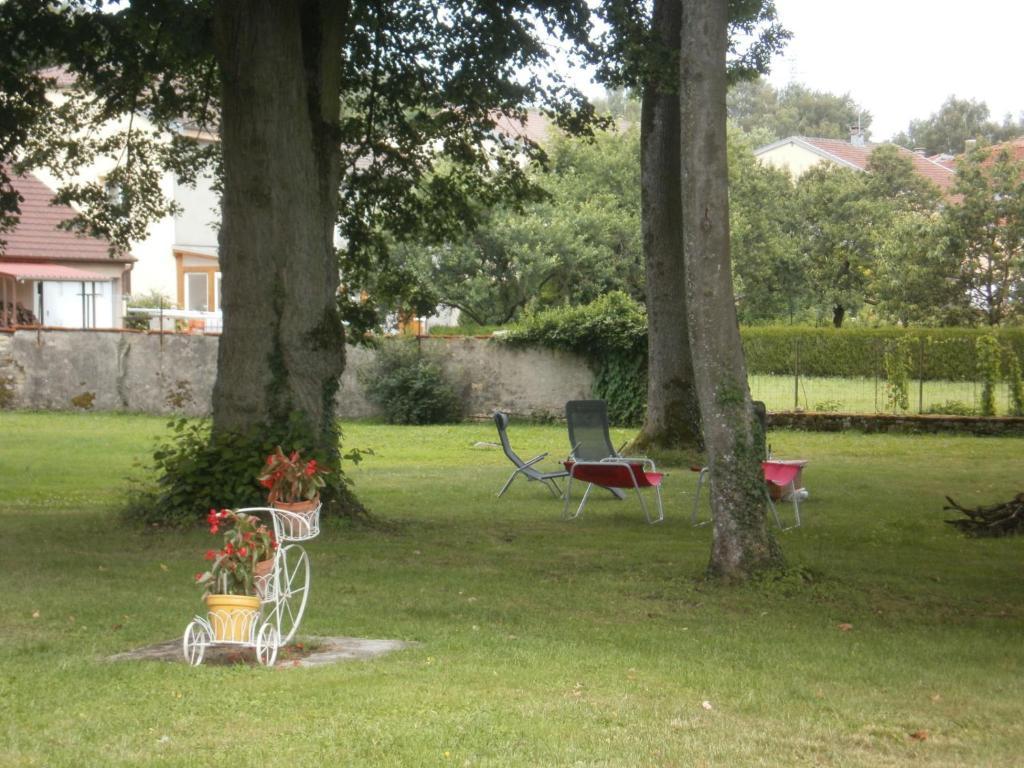 Le Jardin Des Lys Bed & Breakfast Gemmelaincourt Bagian luar foto