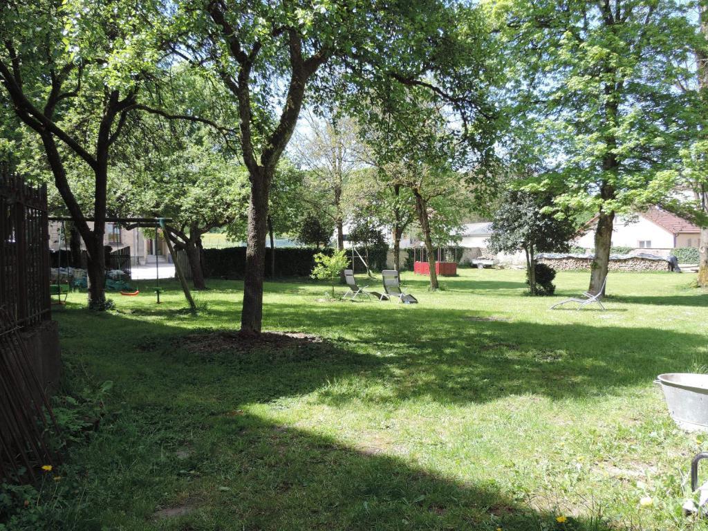 Le Jardin Des Lys Bed & Breakfast Gemmelaincourt Bagian luar foto